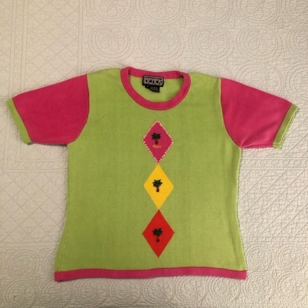 Vintage Berek crew neck short sleeve sweater. Women’s size small